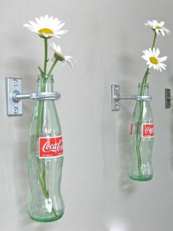 váza na láhev coca cola