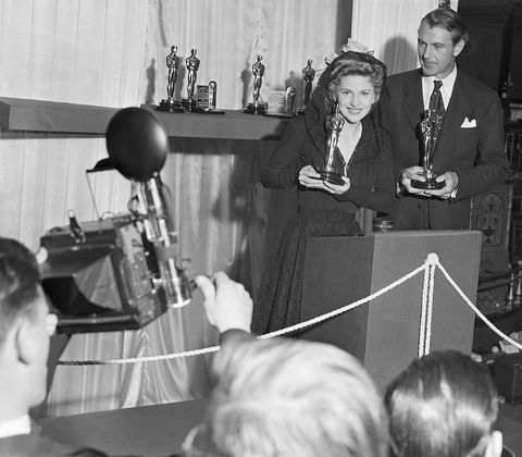 Joan Fontaine a Gary Cooper na Akademických cenách 1942.