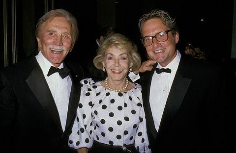 Kirk, Anne a Michael Douglas v Beverly Hills v roce 1989