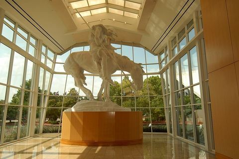 skulptur na konci stezky von j a m e e a r l f r a s e r, národní kovbojské a západní dědictví muzeum, oklahoma city, staat oklahoma, velká pláně, spojené státy americké, nordamerika, amerika, opakovač, pferd, reise, bb, dig p nr 8602009, 29092009 fotka od peter bischoffgetty snímky