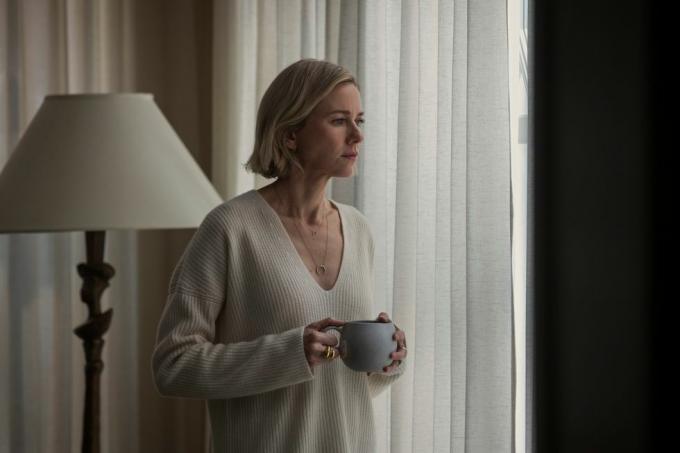 pozorovatel naomi watts jako nora Brannock v epizodě 105 pozorovatele cr eric liebowitznetflix © 2022