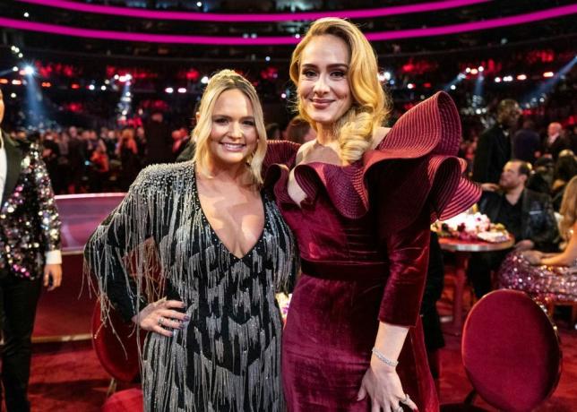 miranda lambert a adele viděni během 65. předávání cen grammy