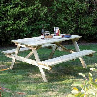 Zahradní piknikový stůl