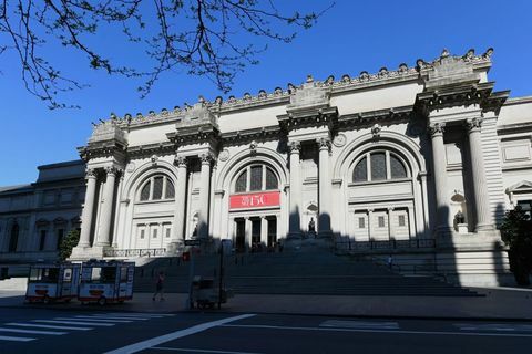 pohled na metropolitní muzeum umění, se kterým se setkal, je vidět 4. května 2020 v New Yorku historicky, první pondělí v květnu znamenalo ikonickou noc módy a metropolitní muzeum umění setkal gala, který byl nastaven tak, aby dnes slavil muzea 150. výročí, ale byl zrušen kvůli koronavírové fotografii angela weiss afp foto angela weissafp via getty snímky