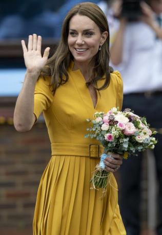 guildford, Anglie, říjen 5. října Catherine, princezna z Walesu navštíví porodnici Royal Surrey County Hospitals, aby se dozvěděla o holistická podpora, kterou poskytuje těhotným ženám a novopečeným matkám, aby se jim dostalo té nejlepší možné péče po celou dobu i mimo ni jejich těhotenství v nemocnici Royal Surrey County Hospital dne 5. října 2022 v guildfordu v Anglii foto mark cuthbertuk press via getty snímky