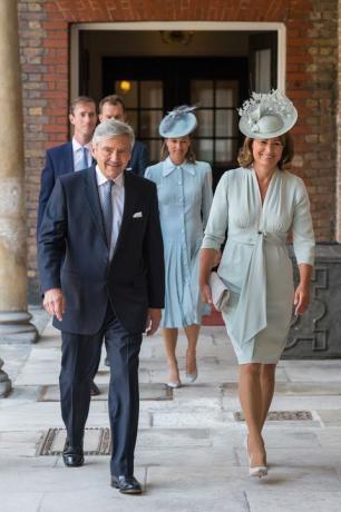 Carole a Michael Middleton dorazí ke křtu prince Louise