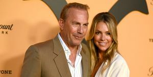 los angeles, california květen 30 kevin costner l a christine baumgartner navštěvují paramount network yellowstone sezóna 2 premiérová párty v lombardi house dne 30. května 2019 v Los Angeles, Kalifornie foto od frazer harrisongetty images for paramount síť