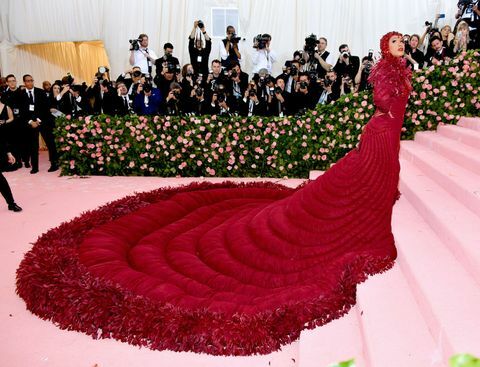 Slavnostní tábor 2019 Met Gala: Poznámky k módě - přílety