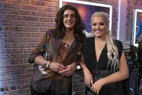 Americký idol 118 finále představení v první části finále dvou nočních sezón, 3 nejlepší finalisté navštíví svá rodná města, aby oslavili svůj čas na show vraťte se na scénu idolů, abyste získali poslední šanci vyhrát hlasování v Americe, protože hledání nové hvězdy Ameriky pokračuje na jejím novém domově na americké síti, disney obecný zábavní obsah přes getty images televizní síť, neděle, 20. květen 800 1001 pm edt eric mccandlessdisney obecný zábavní obsah přes getty snímky. cade foehner, gabby barrett