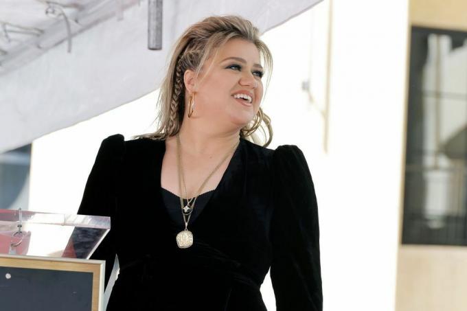 los angeles, kalifornie 19. září kelly clarkson je poctěna hvězdou na hollywoodském chodníku slávy 19. září 2022 v los angeles, kalifornie foto od kevin wintergetty images