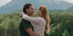 martin henderson jako jack Sheridan, alexandra breckenridge jako mel monroe v epizodě 404 panenské řeky