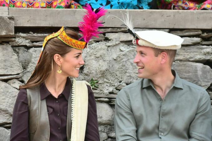 Chitral, Pákistán 16. října princ William, vévoda z Cambridge a Catherine, vévodkyně z Cambridge návštěva osady lidu Kalash, dozvědět se více o jejich kultuře a jedinečném dědictví, 16. října 2019 v Chitral, Pákistán, jejich královské výsosti vévoda a vévodkyně z cambridge jsou na návštěvě Pákistánu mezi 14. a 18. říjnem na žádost úřadu pro zahraničí a společenství foto samir obraz husseinwire