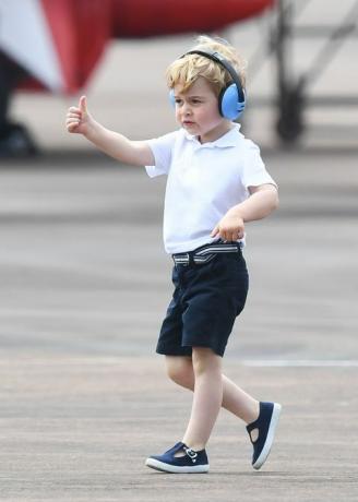 Princ George bere vrtulníkovou jízdu