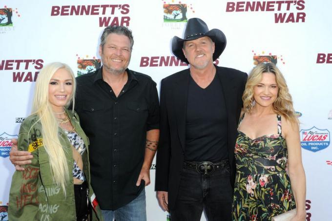 burbank, california srpen 13 l r gwen stefani, blake shelton, trace adkins a victoria pratt se účastní Bennetts war Los Angeles premiéra ve studiu warninger bros 13. srpna 2019 v burbanku v Kalifornii foto od joshua blanchardgetty obrázky pro film o lese