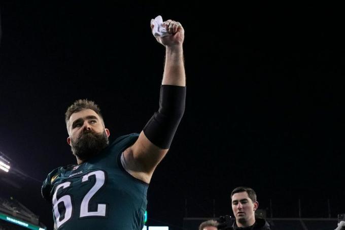 philadelphia, 21. ledna jason kelce 62 z philadelphia eagles reaguje proti newyorským obrům během nfc divizní zápas play-off na lincoln Financial Field dne 21. ledna 2023 ve Philadelphii, Pennsylvánie foto mitchell leffgetty obrázky