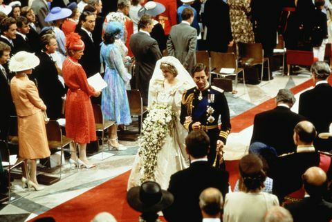 Proč byla Camilla Parker Bowles na královské svatbě princezny Diany