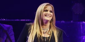 trisha yearwood a wynonna judd vystupují na pódiu během závěrečného turné porotců v aréně bridgestone dne 28. října 2022 v nashvillu, tennessee foto od jasona kempingettyho obrázky pro aba