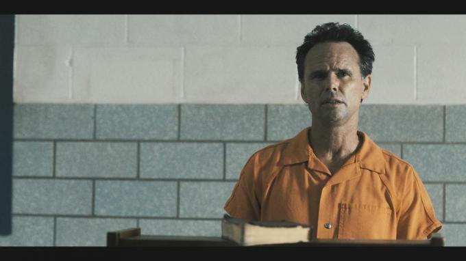 Walton Goggins jako dav chlapců v oranžové vězeňské kombinéze s biblicky odůvodněným městským pravěkým finále