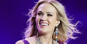 CMA Awards 2022, nominace na bavič roku Carrie Underwood „nenávidím své srdce“ hudební video reakce