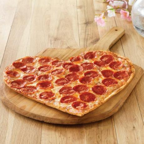 pizza ve tvaru srdce