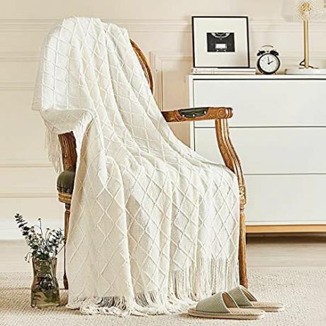 Útulná pletená deka se střapci