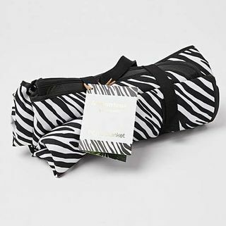 Pikniková deka Oliver Bonas černobílá zebra