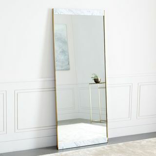 Mramorové a mosazné podlahové zrcadlo
