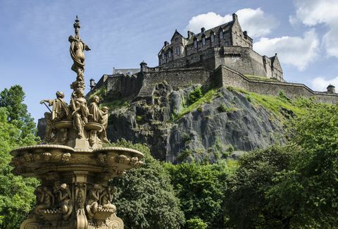 Fontána Ross a hrad Edinburgh, Skotsko