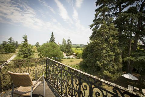 Midi Pyrenees - Chateau - Francie - balkon - Knight Frank