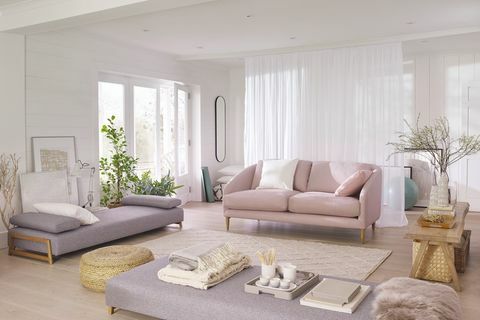 Obývací pokoj nahrazuje kuchyň jako hlavní místnost domu - a růžová je nová šedá