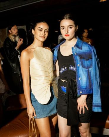 Beverly Hills, Kalifornie 12. května kaitlyn dever, camila mendes na večírku loewe x mytheresa zahalila rezidenci Goldstein 12. května 2023 v Beverly Hills, Kalifornie foto od roger kisbywwd via getty images