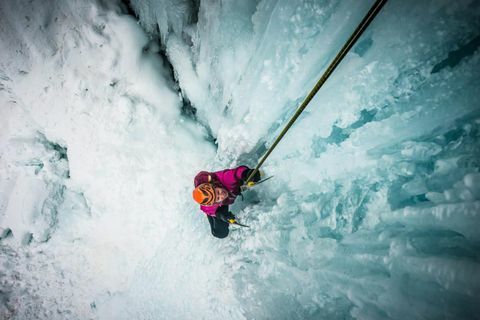 horolezectví žena sníh ledu