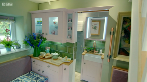 georgeův Clarkeho úžasný prostor mizející koupelna, Walesu