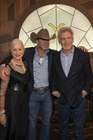 las vegas, Nevada prosinec 03 helen mirren, taylor sheridan a harrison ford se účastní las vegas v roce 1923 premiéra v přídavném divadle ve wynn las vegas 3. prosince 2022 v las vegas nevada photo by shy mcgrathwireimage