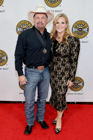 Nashville, Tennessee, 16. října, garth Brooks a Trisha yearwood se zúčastní slavnostního vyznamenání třídy 2022 v country music hall of sláva a muzeum 16. října 2022 v Nashvillu, Tennessee, fotografie od Jasona kempingettyho obrázky pro country music Hall of Fame and muzeum