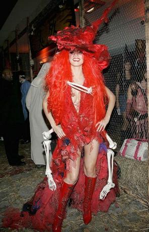 new york říjen 31 model heidi klum navštěvuje její 5. výroční halloween party v markýze 31. října 2004 v new york city fotka od evan agostinigetty images