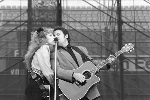 Bruce Springsteen hraje s patti scialfa